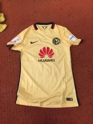 ALEJANDRO ALFARO El jersey de local a detalle