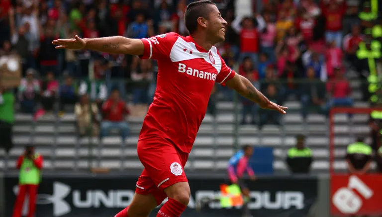 IMAGO7 Carlos Esquivel celebra un gol con el Toluca