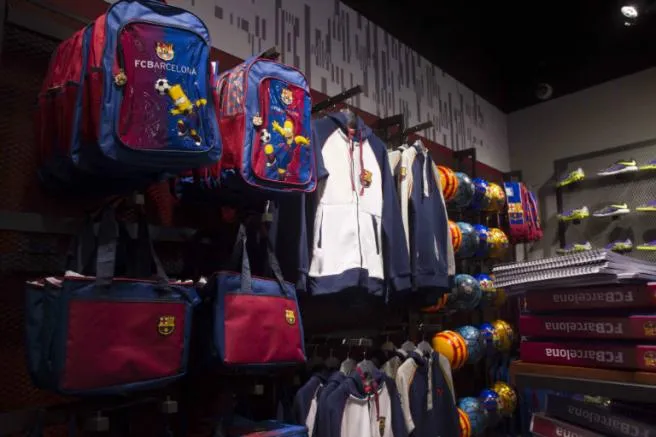 También se pueden comprar chamarras y cuadernos