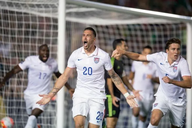 MEXSPORT Geoff Cameron celebra un gol de Estados Unidos