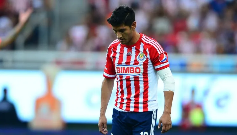 Ángel Reyna durante un partido de Chivas