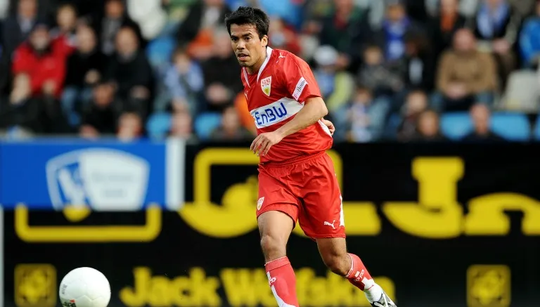 Pável Pardo durante un encuentro con el Stuttgart