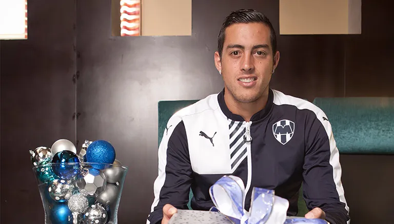 JORGE NERI El argentino posa con una caja de regalo