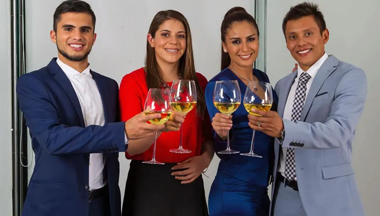 MIGUEL PONTÓN Clavadistas mexicanos brindan por el 2016