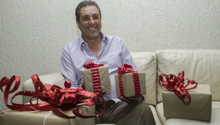 CÉSAR VICUÑA Boy sonríe en sesión con RÉCORD