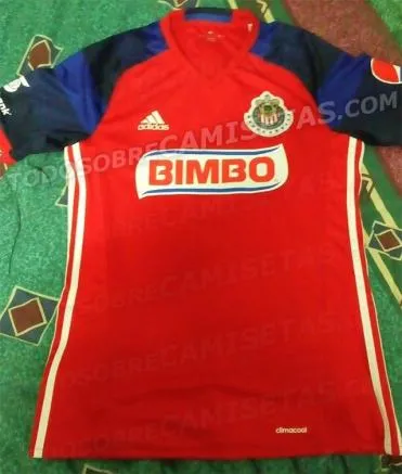 TODO SOBRE CAMISETAS Imágenes del posible uniforme de Chivas fueron filtradas