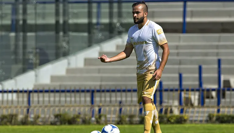 Mathias Vidangossy en partido de preparación con Pumas