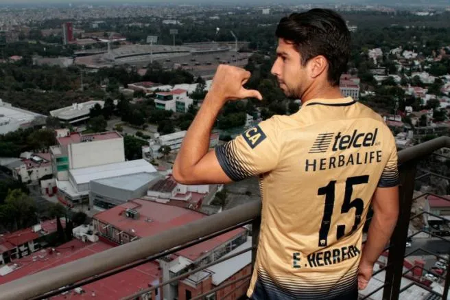 DANIEL GÁMEZ Herrera presume su número que porta con los Universitarios