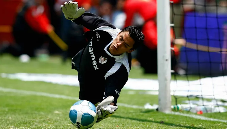 Talavera ataja un penalti en la Final contra Santos