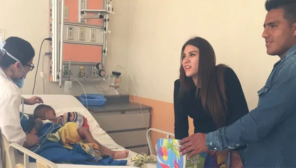 ESPECIAL RÉCORD El jugador de los Pumas regaló juguetes