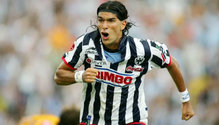 Loco Abreu cuando servía a Rayados de Monterrey