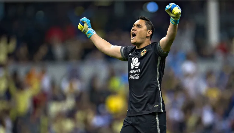 MEXSPORT Muñoz celebra un tanto azulcrema