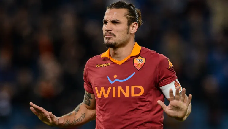 Pablo Daniel Osvaldo jugando para la Roma