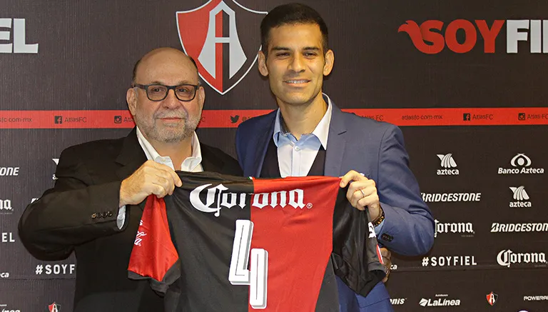 IMAGO7 El Káiser es presentado con los Zorros