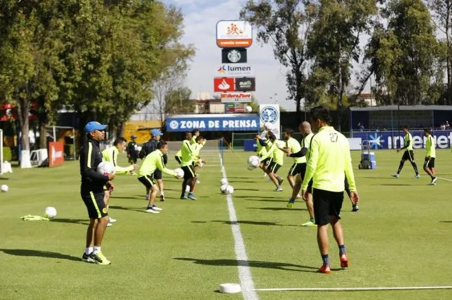 @CLUBAMERICA Jugadores de América durante entrenamiento