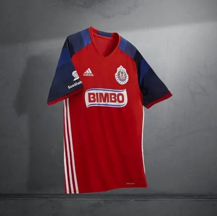 CHIVAS En la nueva playera del Rebaño predomina el color rojo