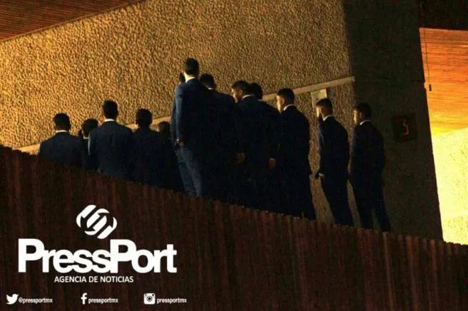 PRESSPORT Los jugadores de las Chivas durante la foto