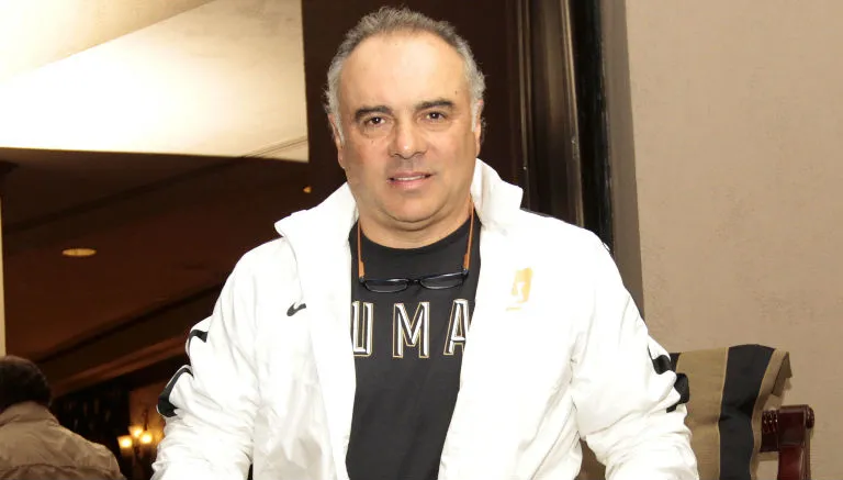 DANIEL GÁMEZ El técnico de Pumas observa la cámara