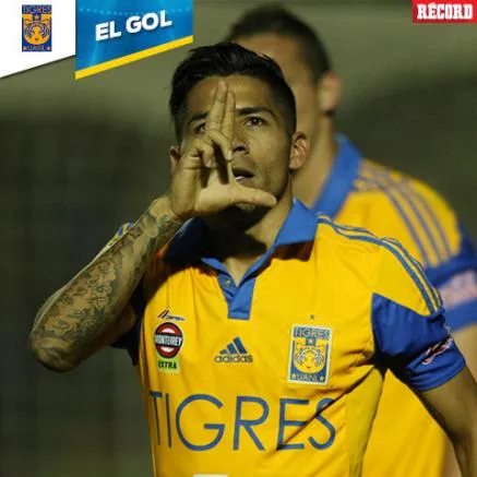 IMAGO7 Javier Aquino festeja su gol