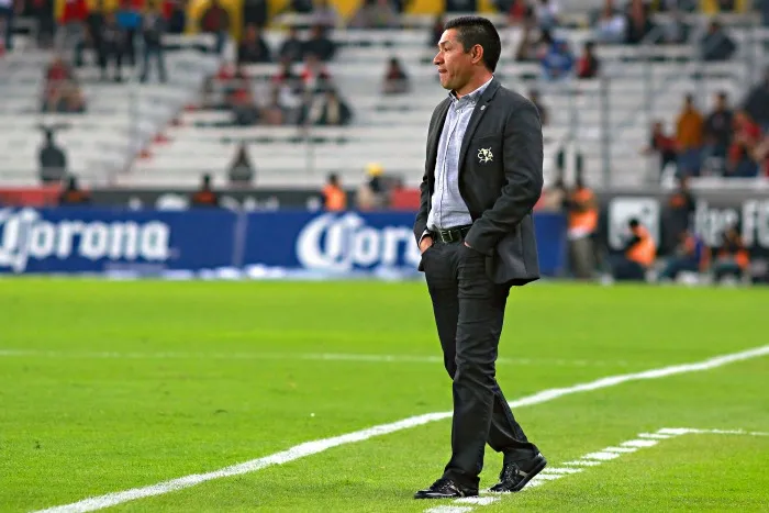 IMAGO7 El técnico azulcrema observando un encuentro