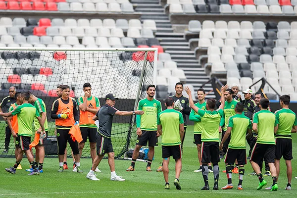 MEXSPORT Osorio comanda una práctica del Tri