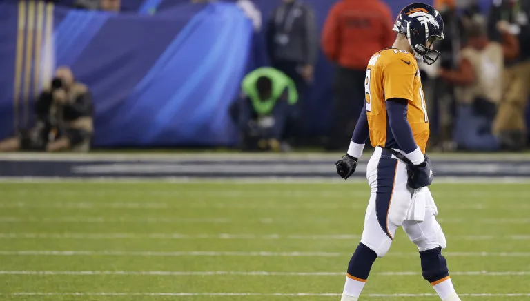 AP Peyton Manning sale del emparrillado