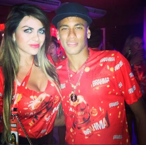 ESPECIAL La hermosa nutrióloga acompañada por Neymar