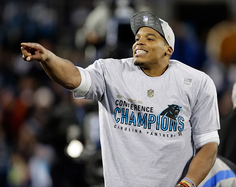 Newton, luciendo su playera de Campeón de Conferencia