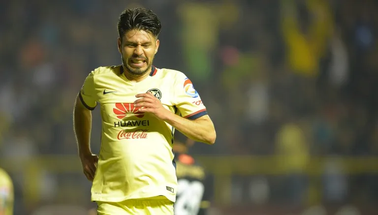 MEXSPORT Oribe Peralta en un partido del América