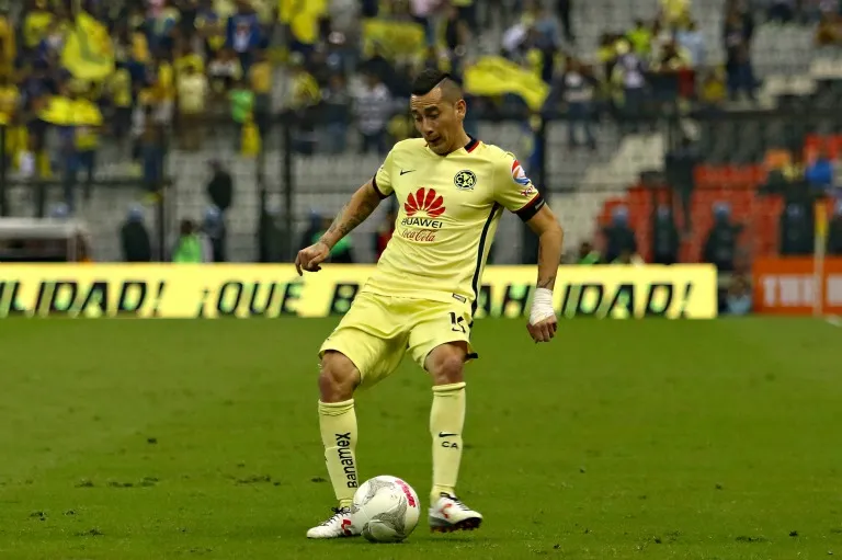 IMAGO7 Sambueza durante un partido con las Águilas