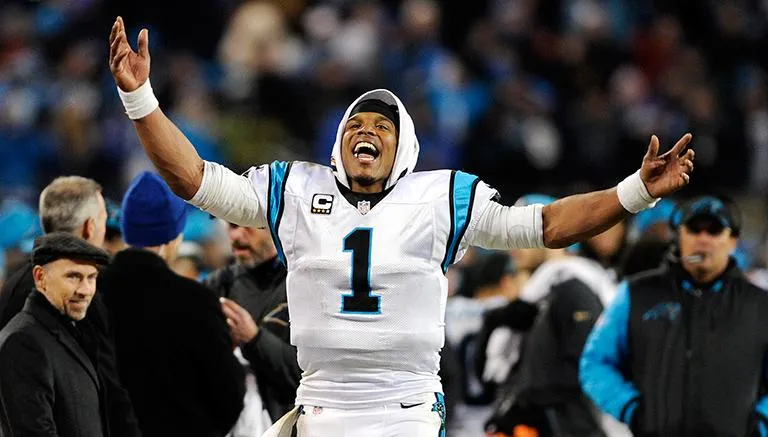 AP Cam Newton durante un partido de Carolina