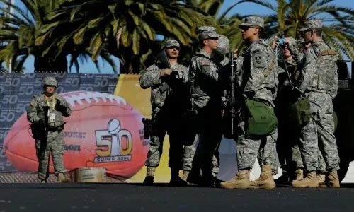 AP Ejército de los Estados Unidos vigilan los accesos