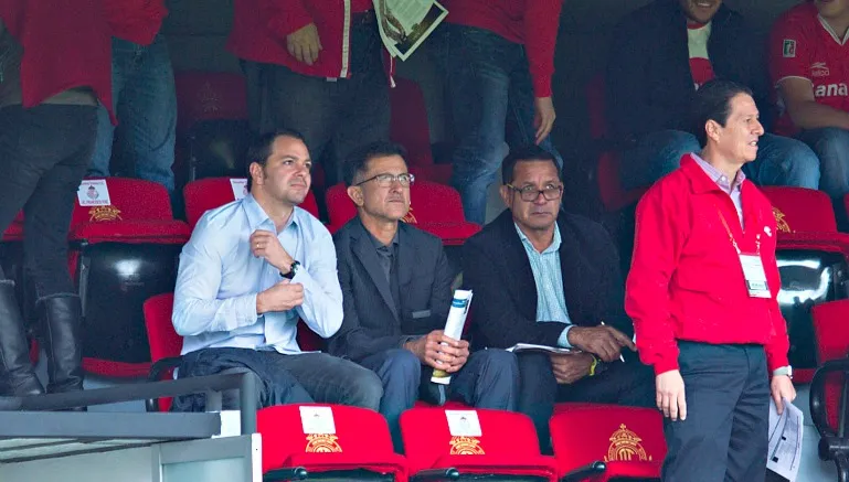 Baños observa con Osorio el partido entre Toluca y Querétaro