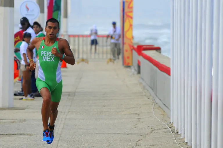 Irving Pérez, durante el triatlón