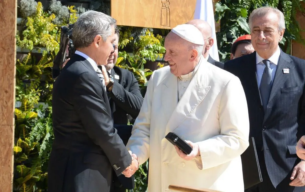 RÉCORD Su Santidad saluda a Mancera