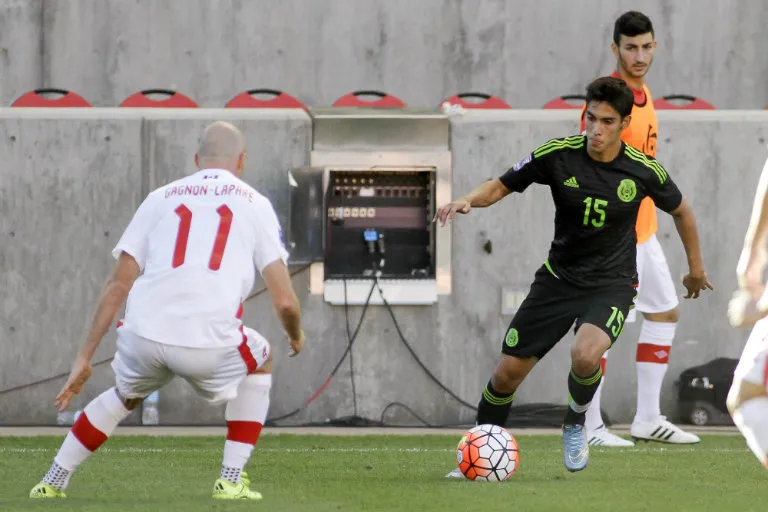 Erick Aguirre encara en juego del Preolímpico