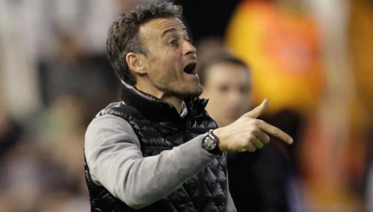 AP Luis Enrique da indicaciones a sus jugadores