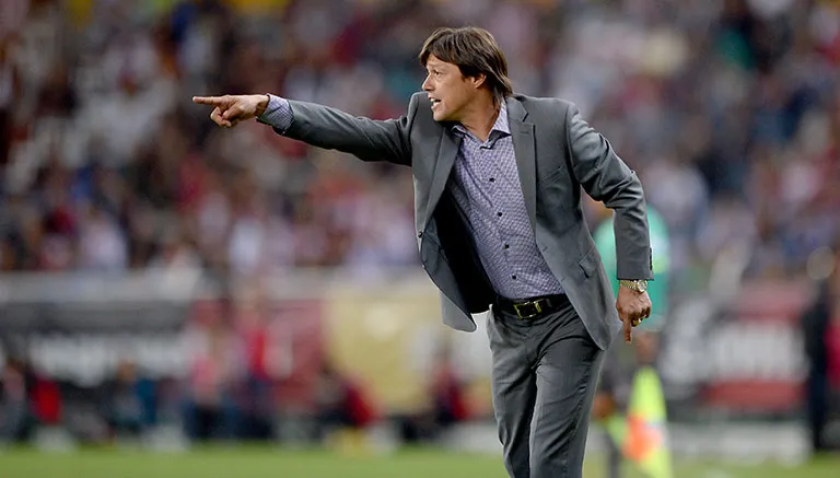 MEXSPORT Matías Almeyda, dirigiendo a las Chivas en un partido
