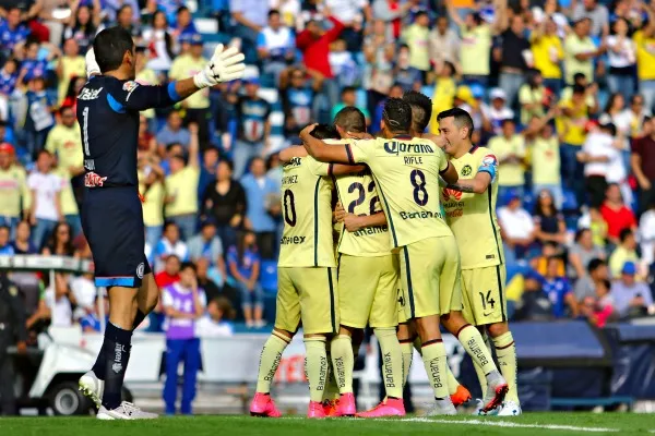 IMAGO7 Jugadores azulcremas celebran un gol frente a La Máquina