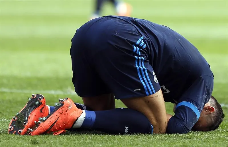 CR7 se lamenta en el césped
