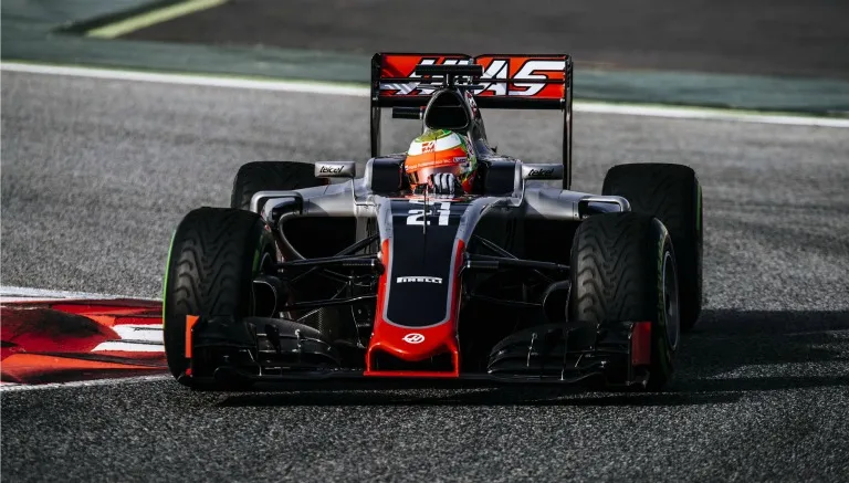 @ESTEBANGTZ Gutiérrez en monoplaza de Haas