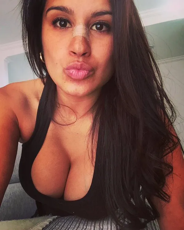 Hermana de Vidal deslumbra con sus selfies