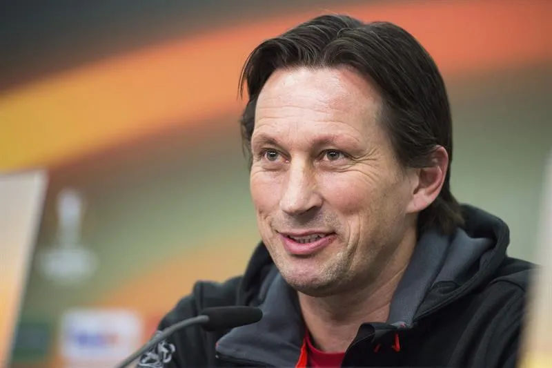 Roger Schmidt, en conferencia de prensa