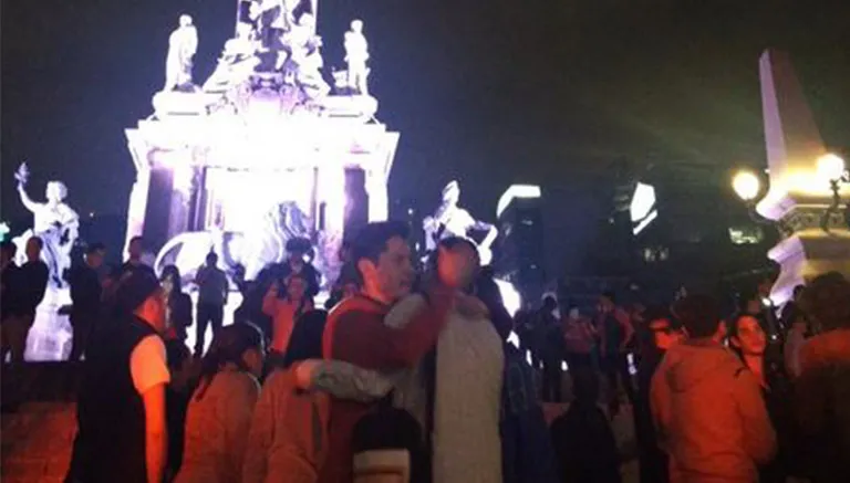 ESPECIAL La gente festeja en el Ángel