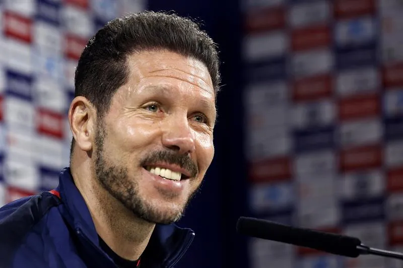 Simeone sonríe en conferencia de prensa