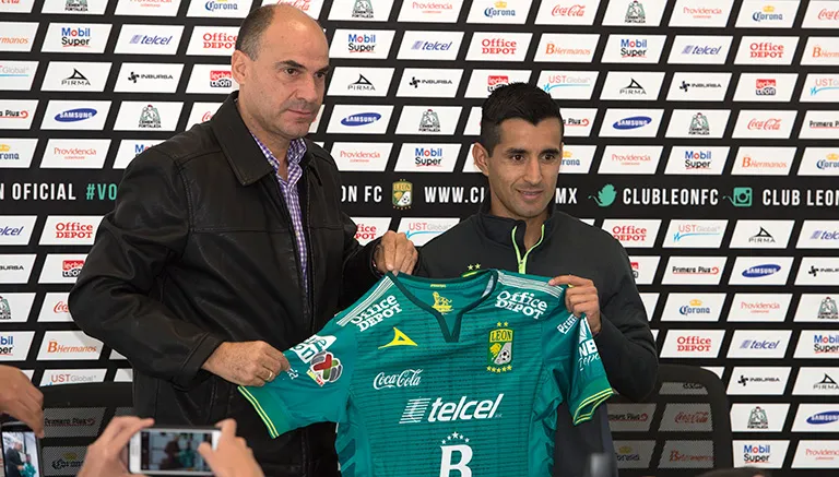 Maxi en su presentación con León