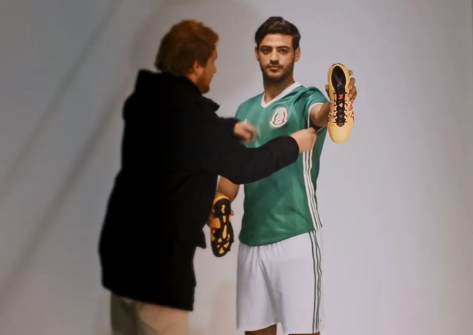 Carlos Vela en el detrás de cámaras de Adidas