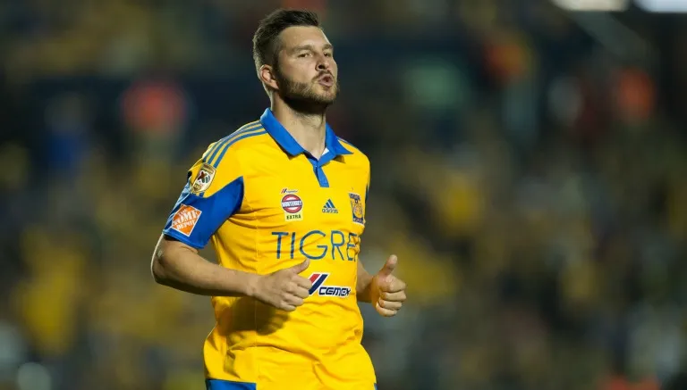 MEXSPORT El francés se lamenta después de una jugada