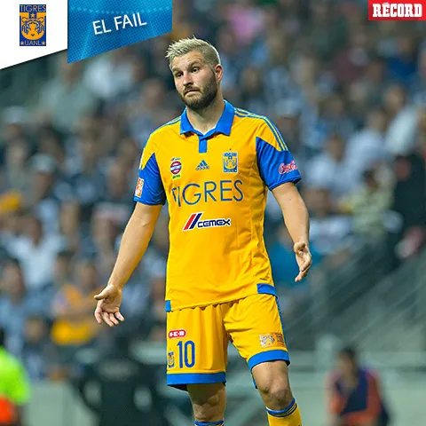 IMAGO7 Gignac se lamente durante el Clásico Regio