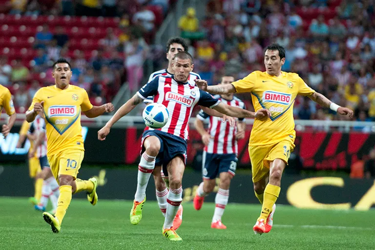 MEXSPORT Accion durante el partido Chivas de Guadalajara vs America, Liga MX, Clausura 2014